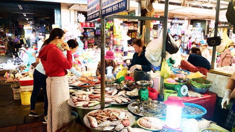 Chợ Đầm Quy Nhơn lại nổi tiếng với hải sản tươi sống